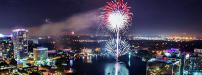 4th of July events and fireworks in Orlando: image of fireworks bursting over Lake Eola on 4th of July