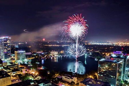 4th of July events and fireworks in Orlando: image of fireworks bursting over Lake Eola on 4th of July