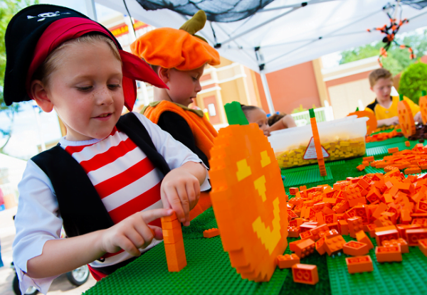 Brick or Treat at LEGOLAND: image of kid making a pumpkin out of LEGOS