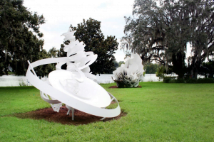 Free museum days Orlando: image of the lakeside sculptures at Mennello Museum of Art