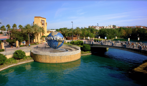 Universal Orlando Resort: image of entrance of Universal Studios