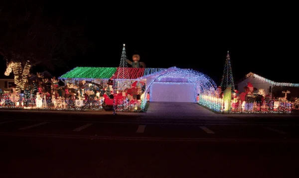 Christmas lights in Orlando: image of lights at The Fye's Crazy Christmas House