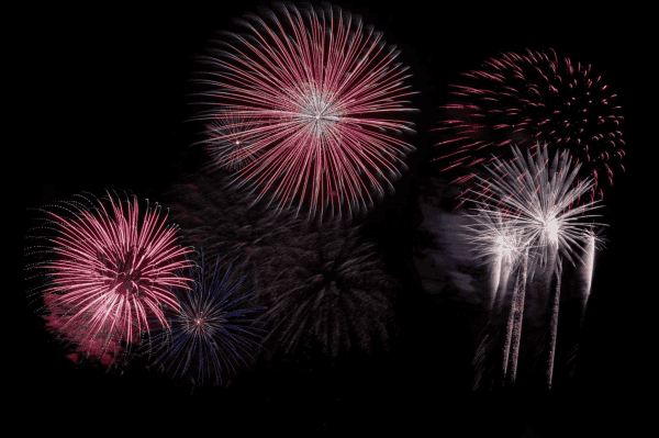 New Year's Eve fireworks Orlando: image of fireworks bursting in the night sky