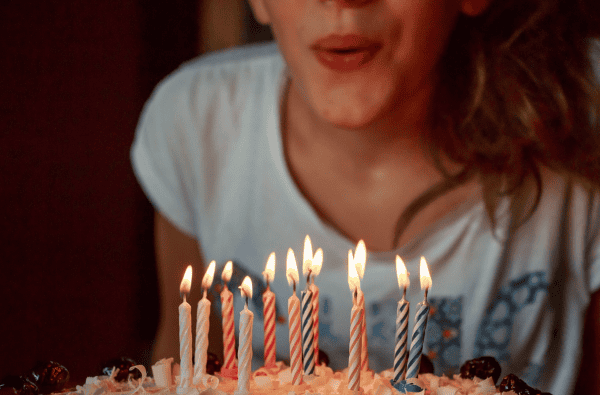 Orlando birthday freebies: image of girl blowing out birthday candles