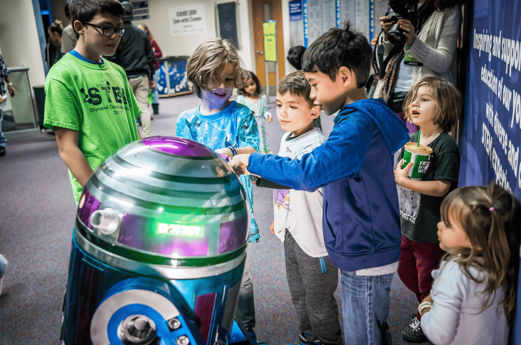 Orlando events: image of kids exploring during Otronicon at Orlando Science Center