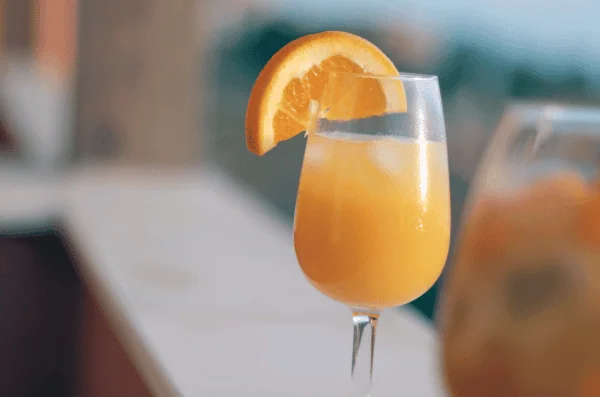 Bottomless mimosa brunch in Orlando: image of a mimosa cocktail