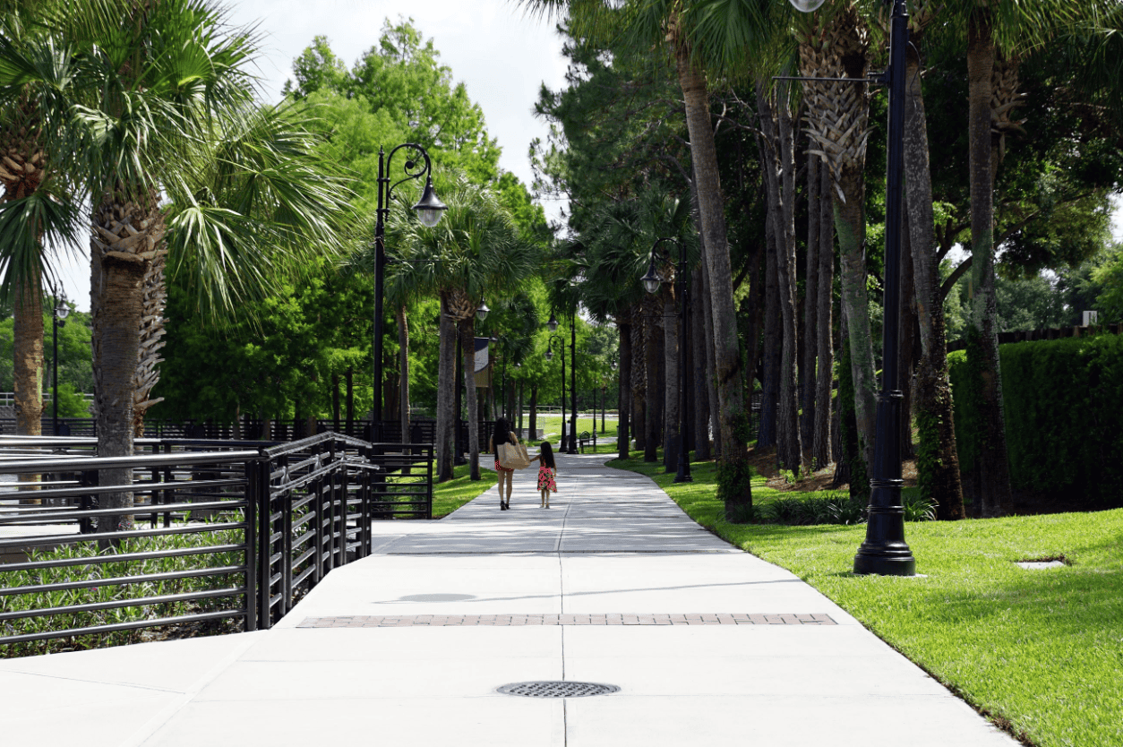 Walking in Orlando: image of people walking at Cranes Roost Park in Altamonte Springs