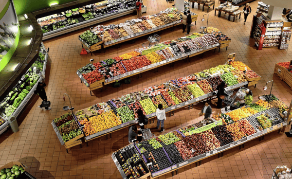 Senior shopping hours: image of people shopping for groceries