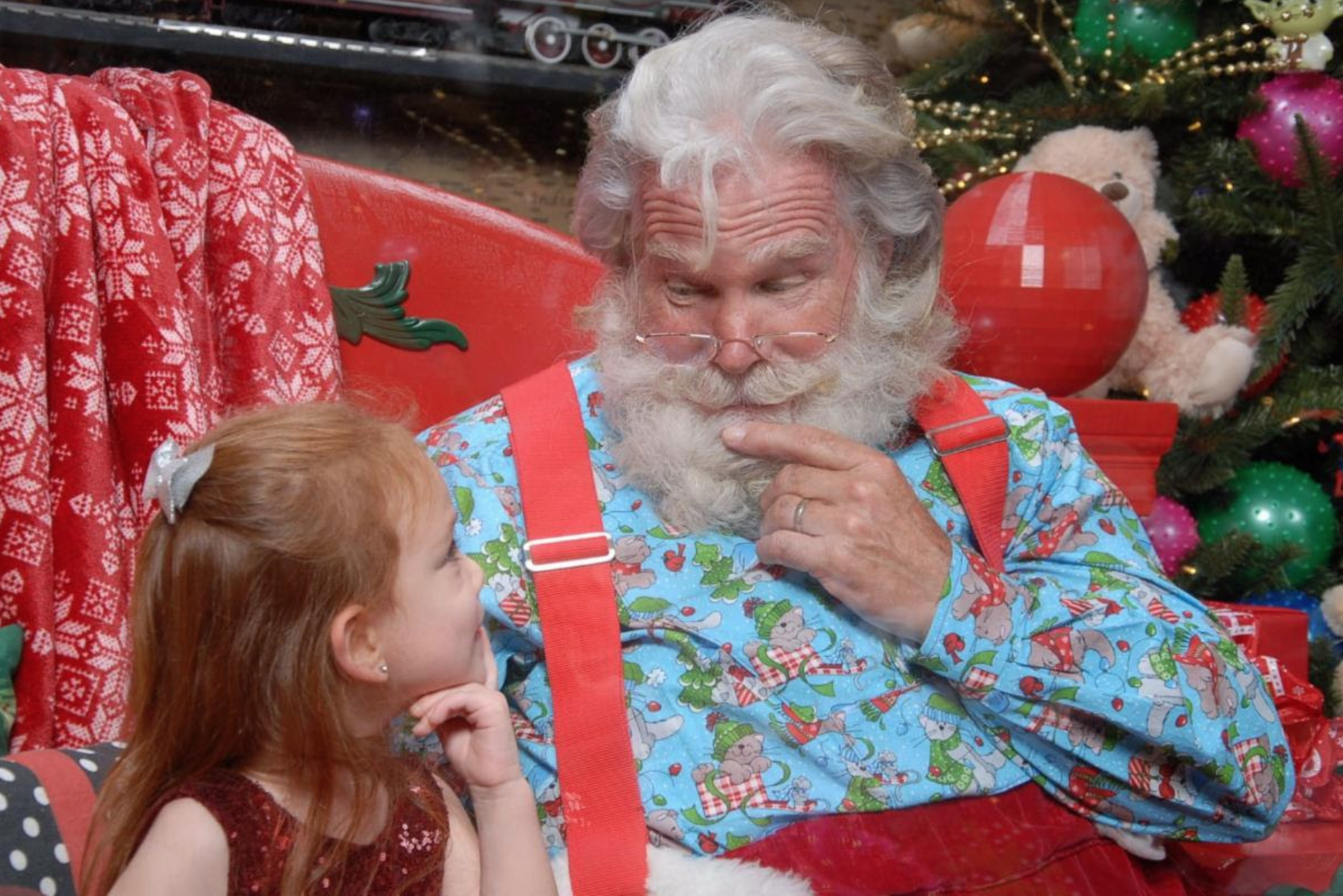 Meet Santa in Orlando: image of a girl taking a picture with Santa at ICON Park's The Santa Workshop Experience