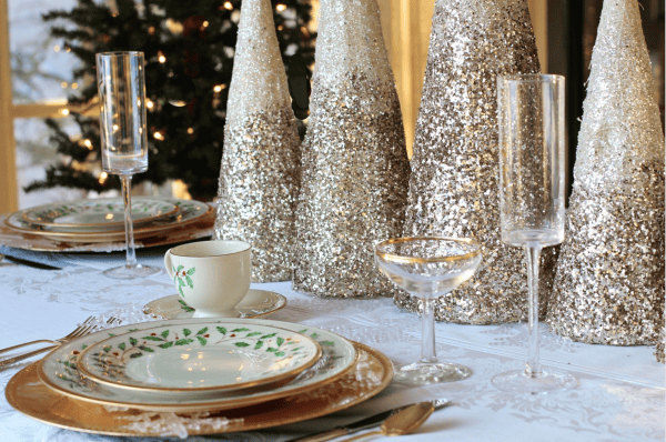Where to eat out on Christmas Day in Orlando: image of a dining table set for Christmas dinner with dining plates, glasses and Christmas trees