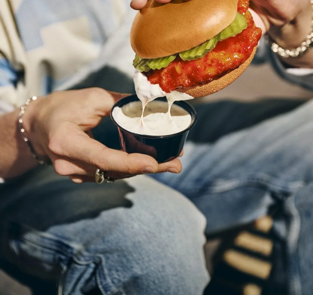 Wingstop chicken sandwich e1793280703266